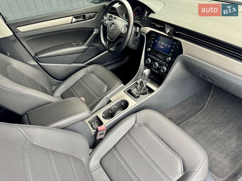 Седан Volkswagen Passat 2020 в Киеве