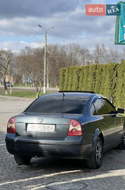 Седан Volkswagen Passat 2001 в 
