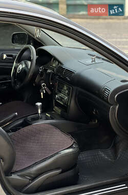 Седан Volkswagen Passat 2001 в 