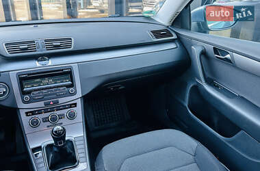 Универсал Volkswagen Passat 2012 в 