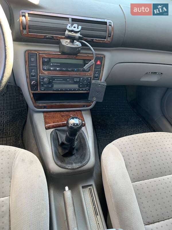 Седан Volkswagen Passat 1999 в Луцке