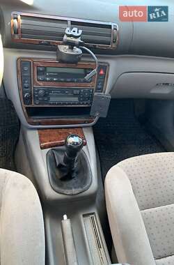 Седан Volkswagen Passat 1999 в 