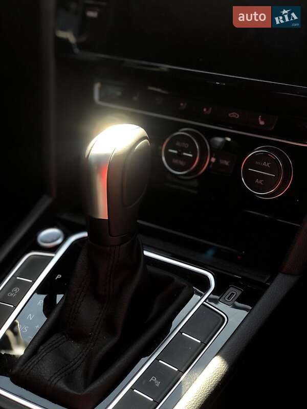 Универсал Volkswagen Passat 2020 в Львове