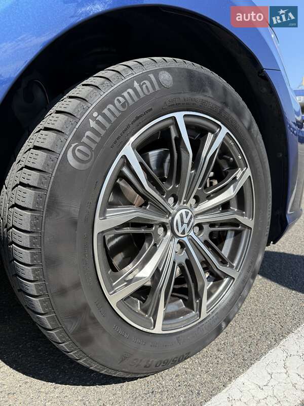 Седан Volkswagen Passat 2017 в Киеве