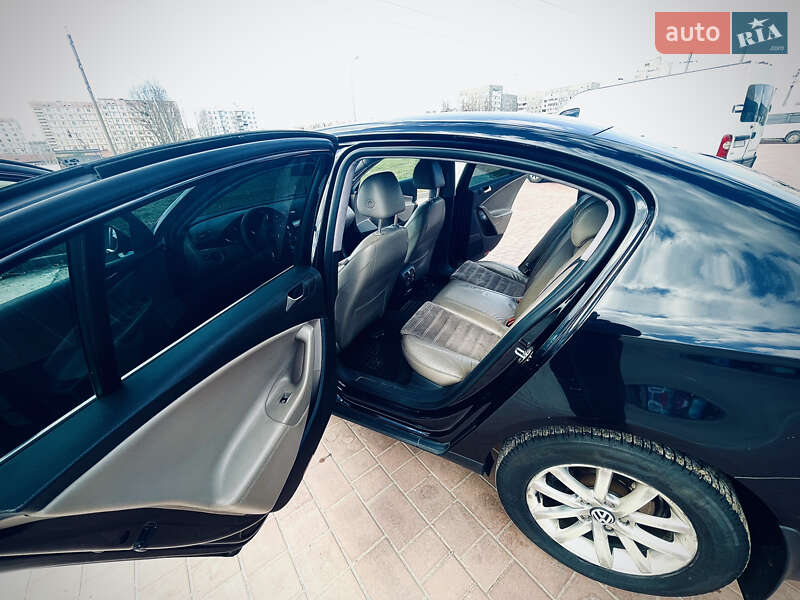 Седан Volkswagen Passat 2010 в Нетешине