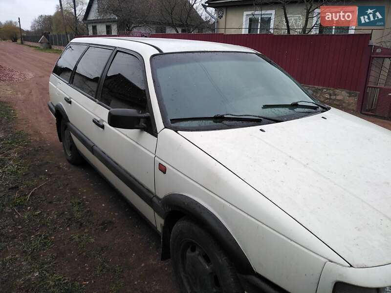 Универсал Volkswagen Passat 1992 в Овруче