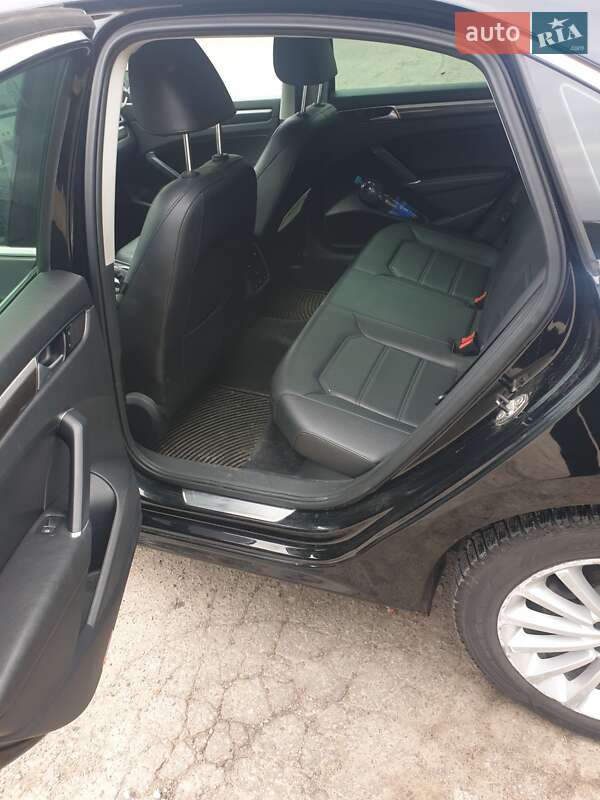 Седан Volkswagen Passat 2016 в Львове