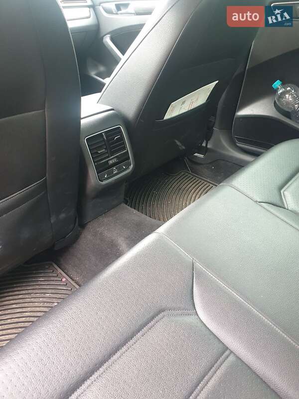 Седан Volkswagen Passat 2016 в Львове