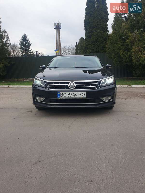 Седан Volkswagen Passat 2016 в Львове