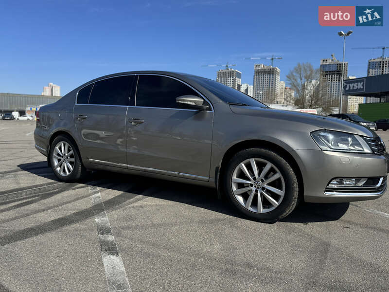 Седан Volkswagen Passat 2013 в Киеве
