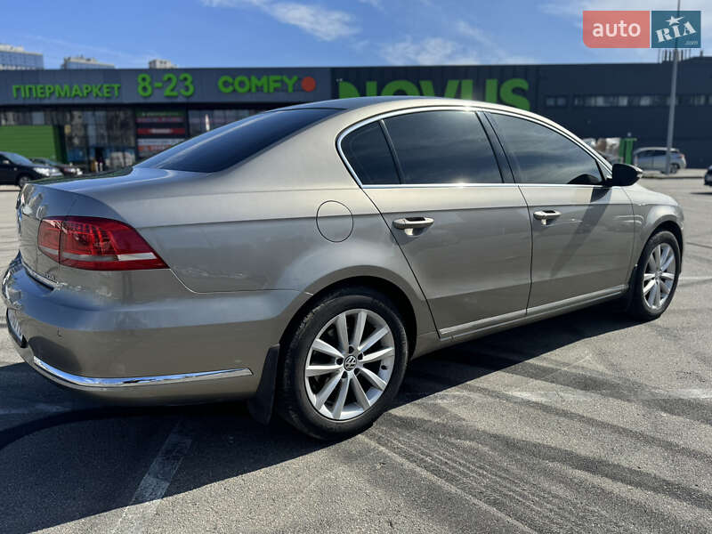 Седан Volkswagen Passat 2013 в Киеве