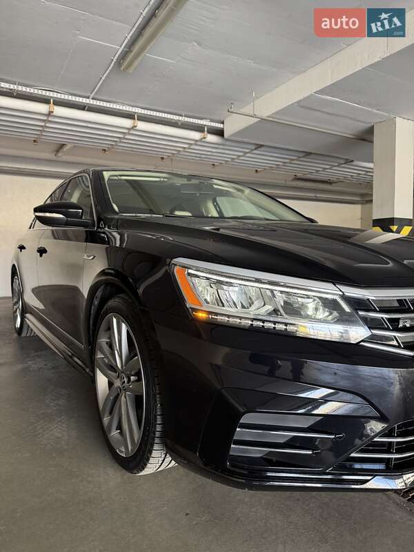 Седан Volkswagen Passat 2016 в Києві
