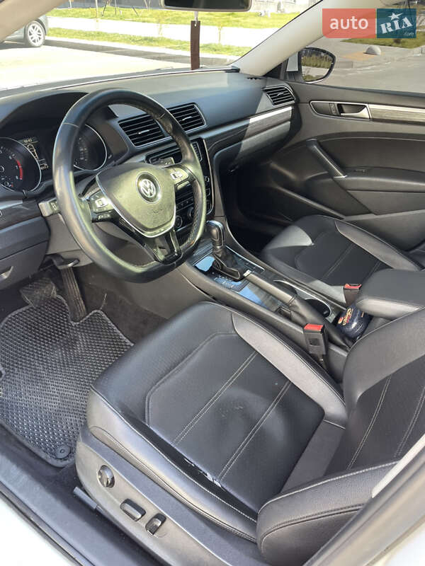 Седан Volkswagen Passat 2016 в Киеве