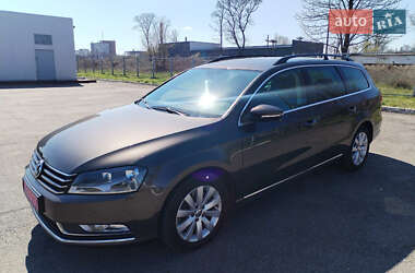 Універсал Volkswagen Passat 2012 в 