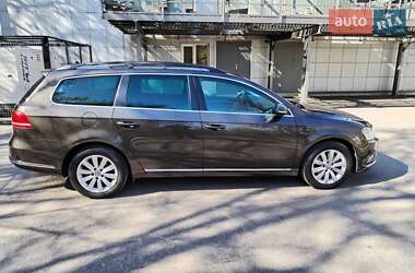 Універсал Volkswagen Passat 2012 в 