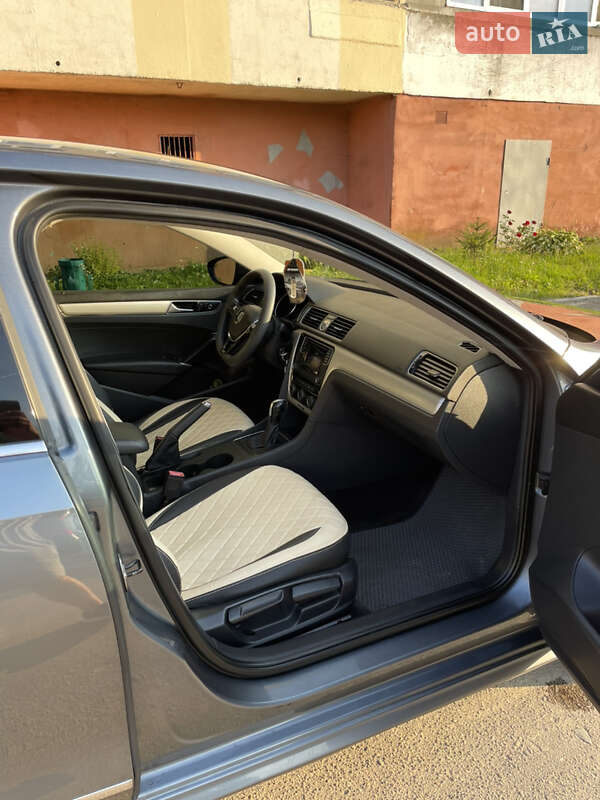 Седан Volkswagen Passat 2016 в Яворове