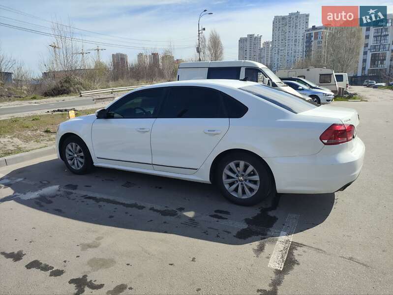 Седан Volkswagen Passat 2014 в Києві