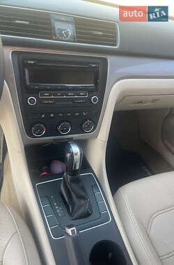 Седан Volkswagen Passat 2013 в 