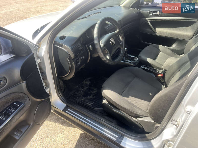 Седан Volkswagen Passat 2003 в Харькове