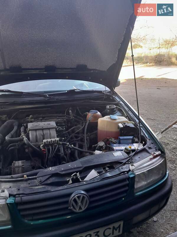 Седан Volkswagen Passat 1996 в Изяславе