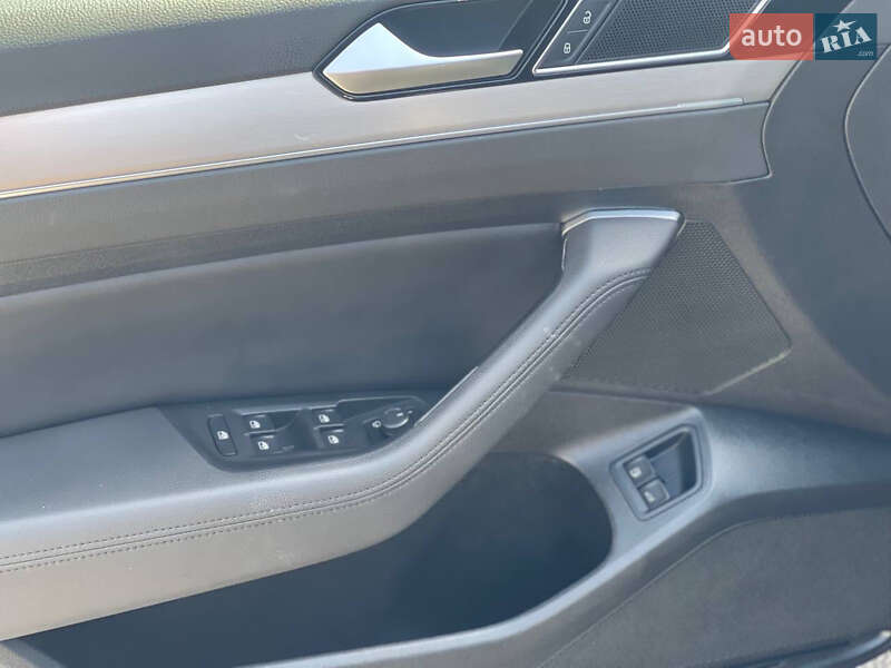 Универсал Volkswagen Passat 2018 в Ужгороде