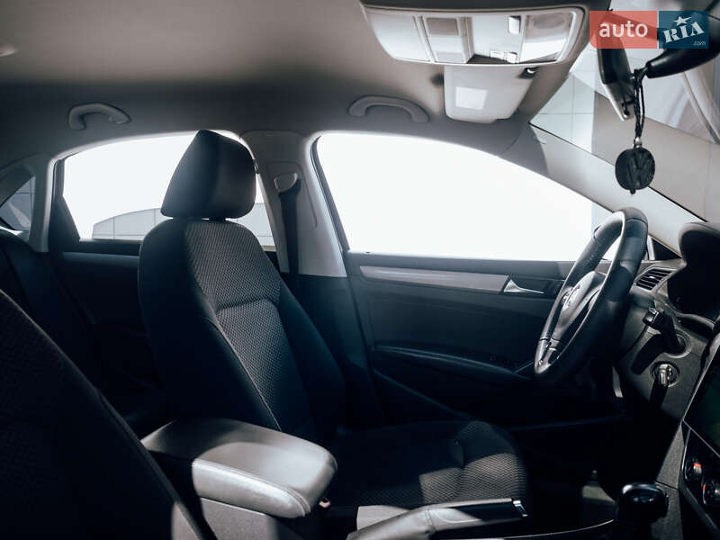 Седан Volkswagen Passat 2012 в Кременчуці