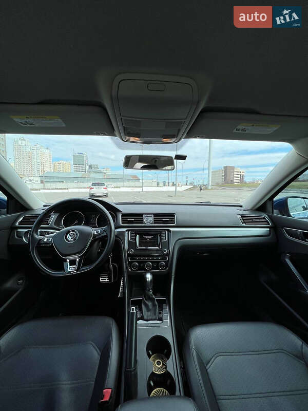 Седан Volkswagen Passat 2016 в Ромнах