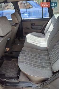 Універсал Volkswagen Passat 1987 в 