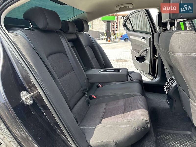 Седан Volkswagen Passat 2015 в Днепре