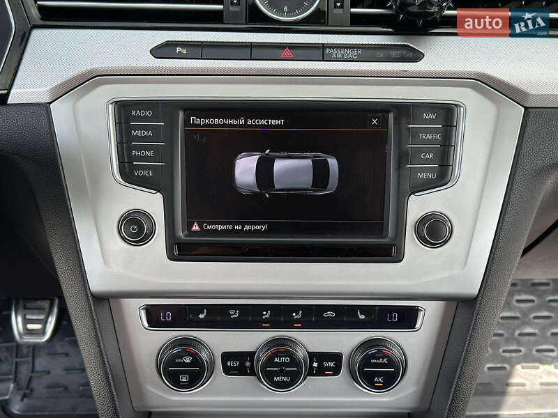 Седан Volkswagen Passat 2015 в Днепре