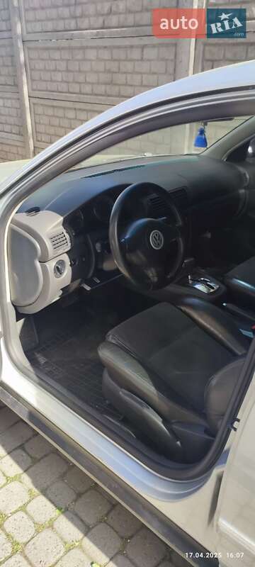 Седан Volkswagen Passat 2005 в Львове