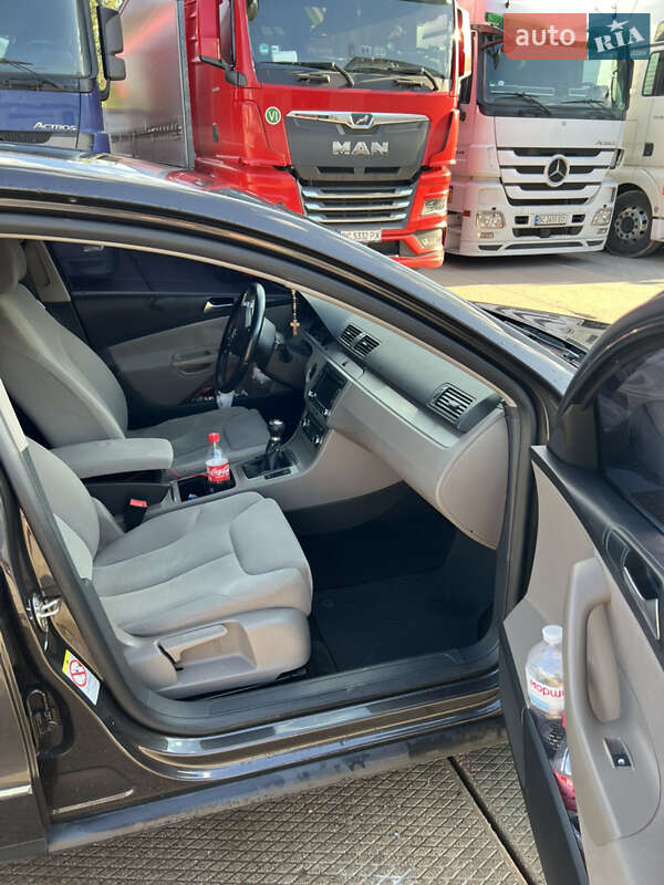 Седан Volkswagen Passat 2010 в Дрогобыче