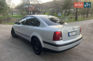 Седан Volkswagen Passat 1998 в 