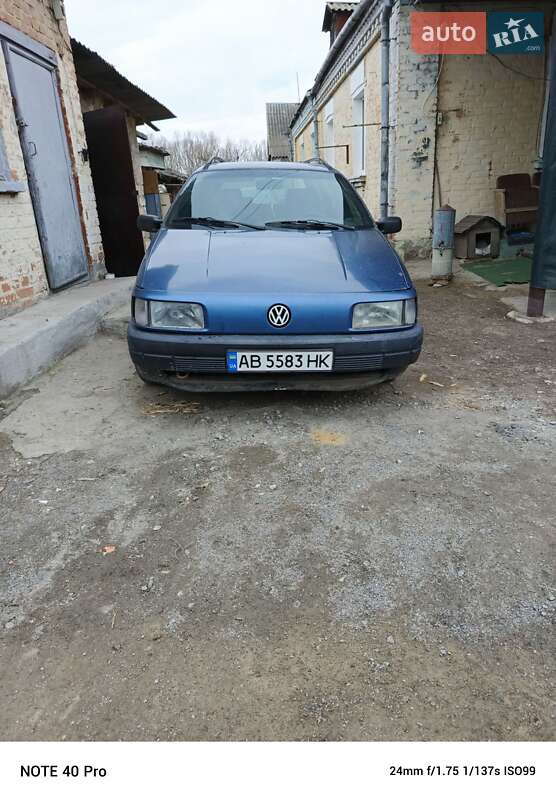 Універсал Volkswagen Passat 1993 в 