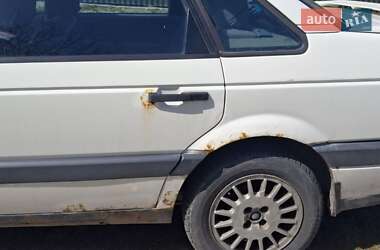 Седан Volkswagen Passat 1992 в 