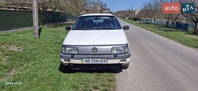Седан Volkswagen Passat 1992 в 