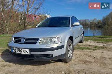 Седан Volkswagen Passat 1999 в 
