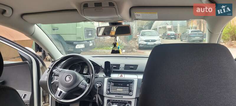 Универсал Volkswagen Passat 2010 в Киеве