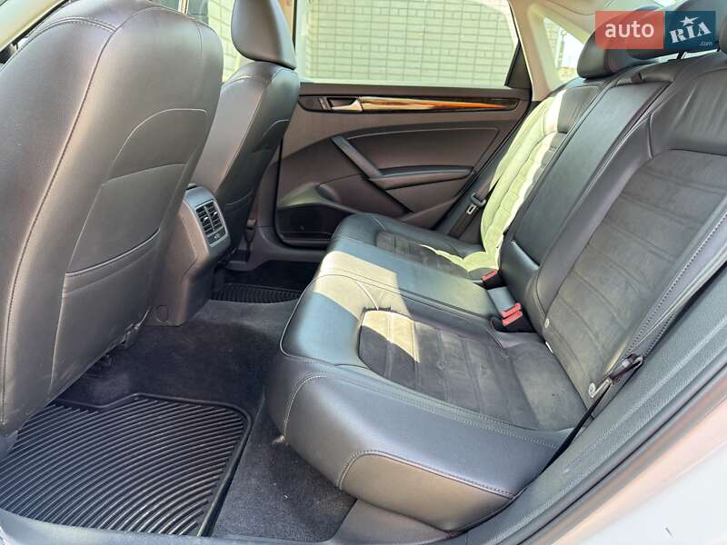 Седан Volkswagen Passat 2015 в Днепре