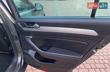 Седан Volkswagen Passat 2015 в 
