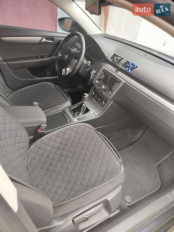 Універсал Volkswagen Passat 2011 в Кам'янці-Бузькій