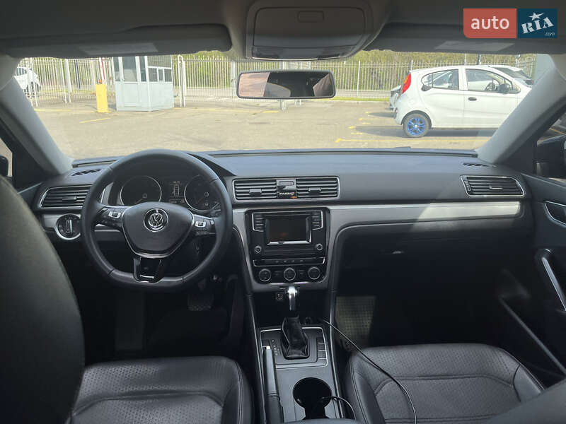 Седан Volkswagen Passat 2017 в Киеве