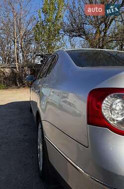 Седан Volkswagen Passat 2005 в 