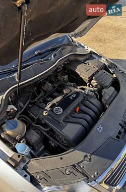 Седан Volkswagen Passat 2005 в 