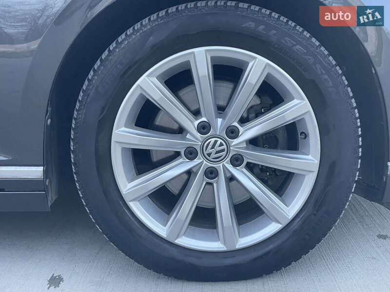 Седан Volkswagen Passat 2018 в Луцке