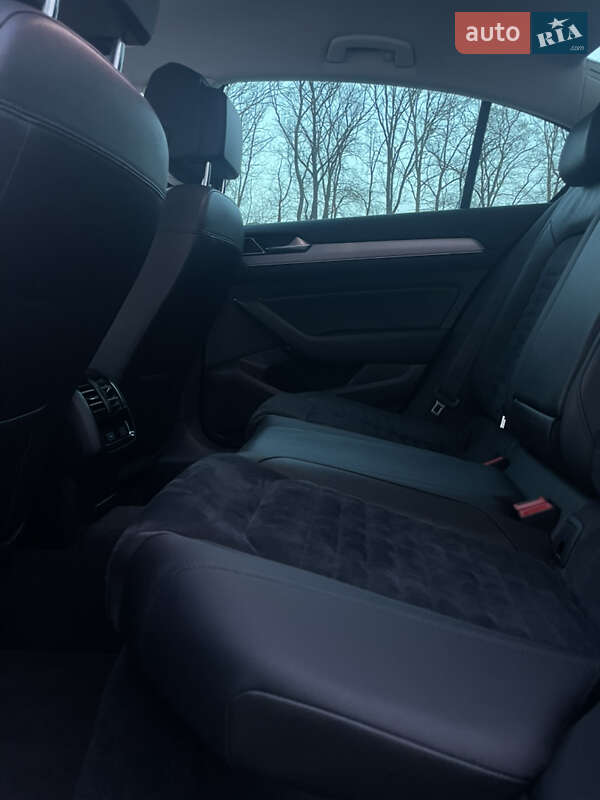 Седан Volkswagen Passat 2018 в Луцке