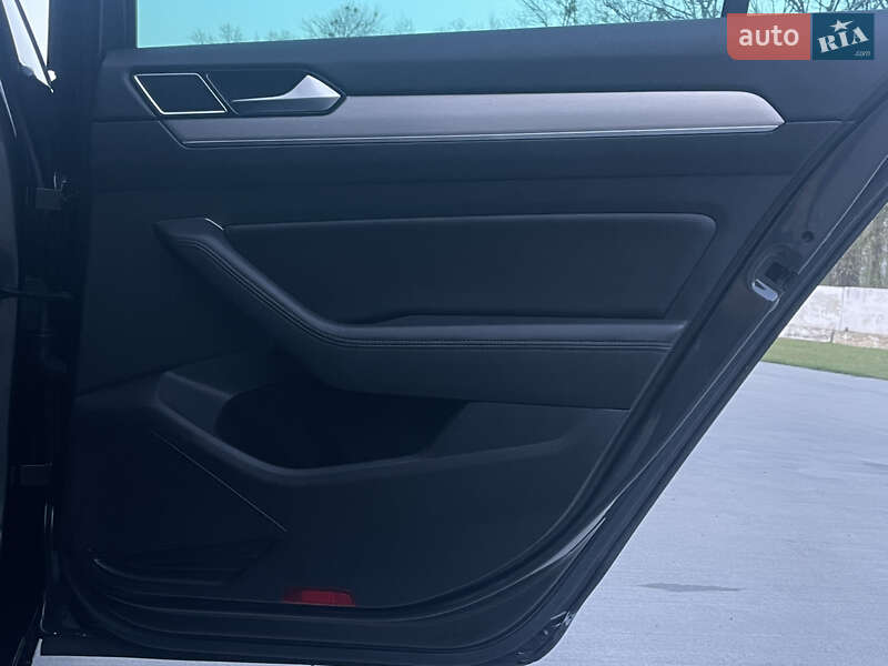 Седан Volkswagen Passat 2018 в Луцке
