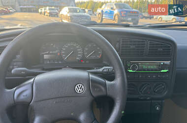 Седан Volkswagen Passat 1996 в 