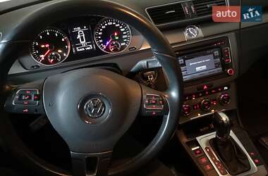 Універсал Volkswagen Passat 2012 в 