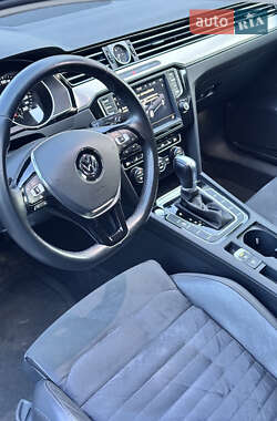 Седан Volkswagen Passat 2015 в 